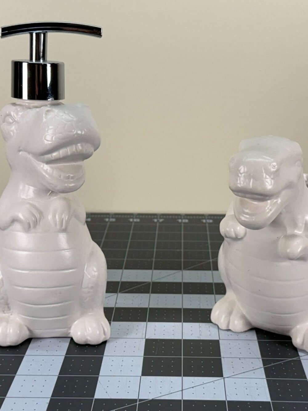 saac Jacobs Iridescent White Ceramic T-Rex Dinosaur Bathroom Accessory Set 2pc